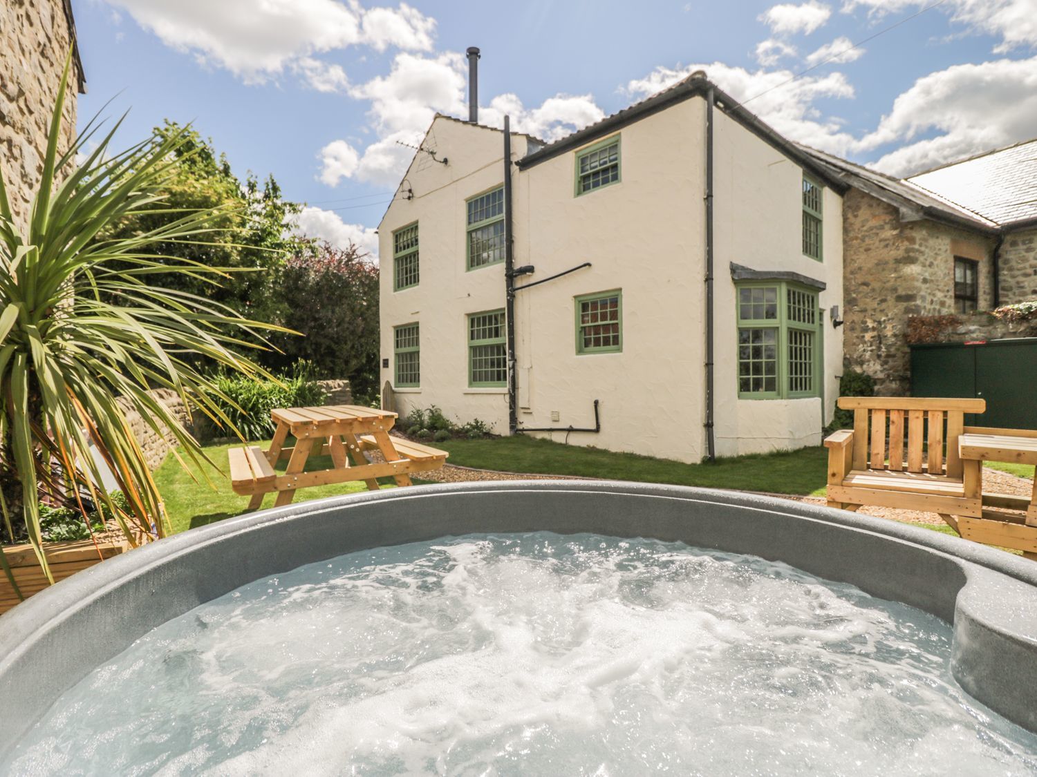 yorkshire-dales-cottage-with-hot-tub